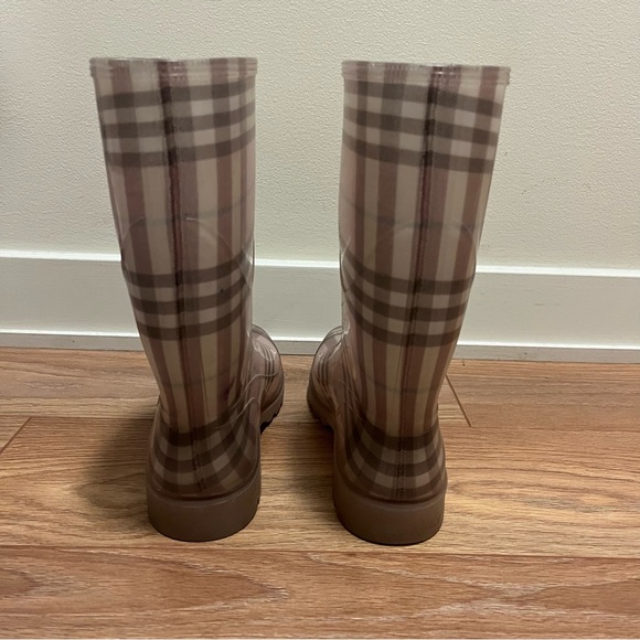 Burberry Nova Check Pink and Tan Plaid Rubber
Rain Boots Size EU 40 (US 10) - Picture 4 of 10